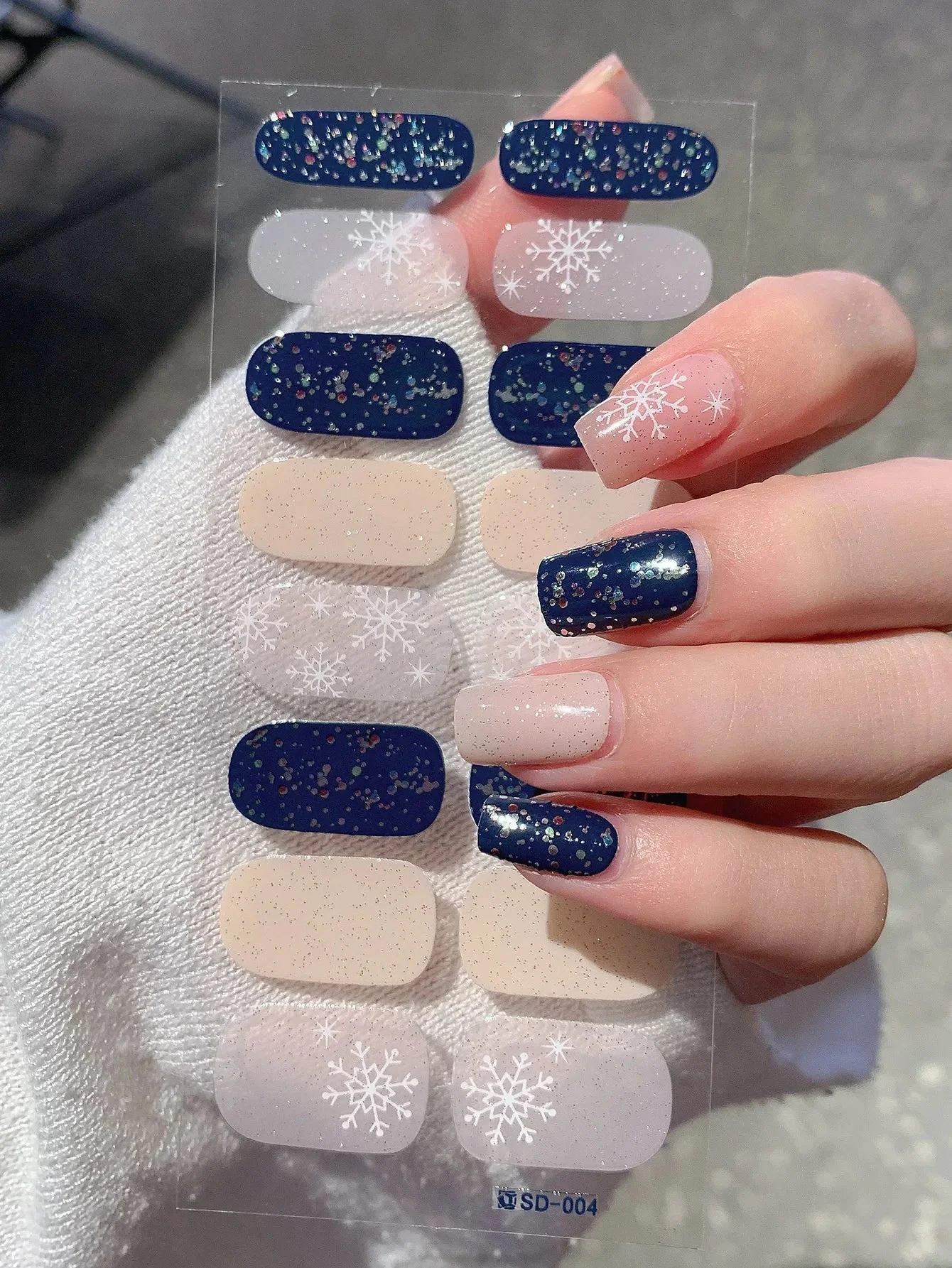 GlitzNail – Christmas Nails in Minutes, No Salon Needed - Image 29