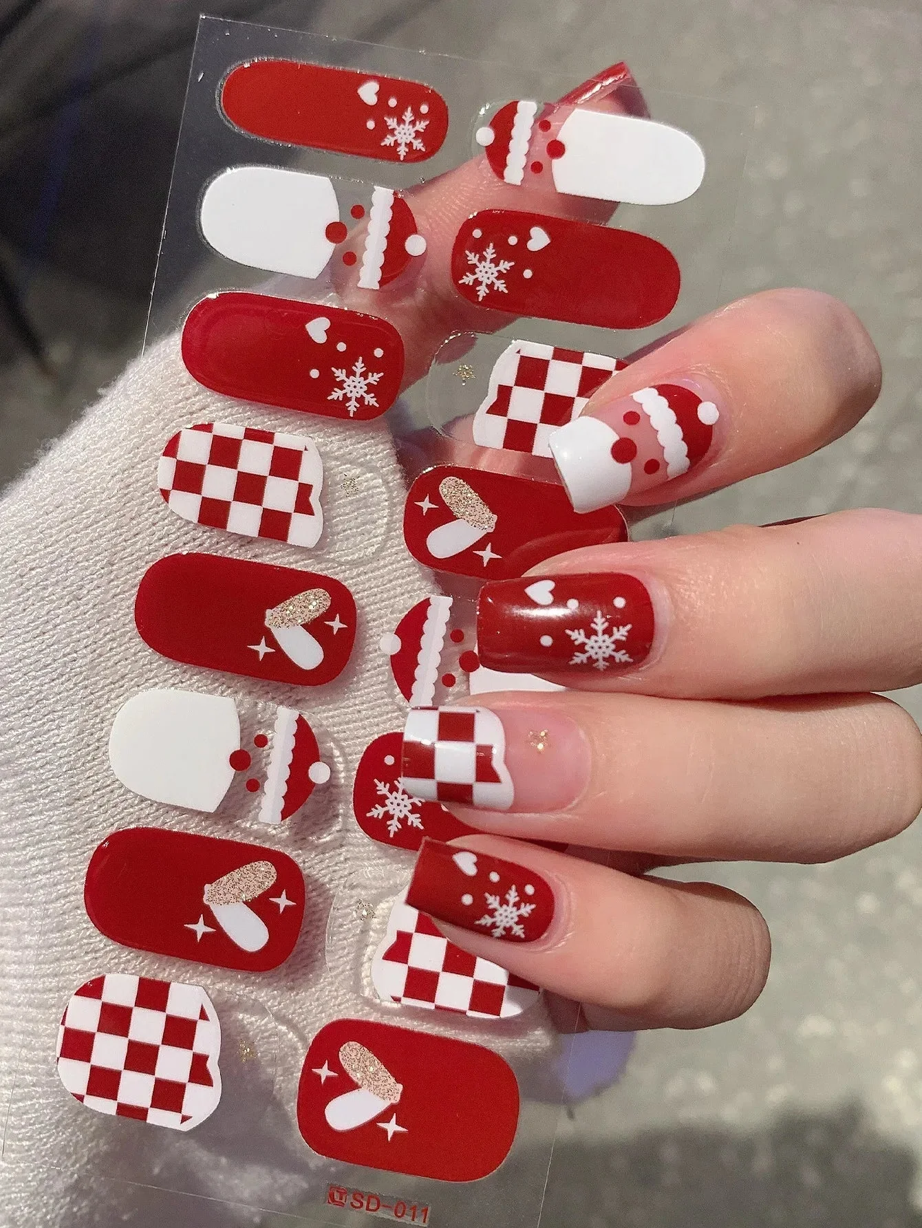 GlitzNail – Christmas Nails in Minutes, No Salon Needed - Image 54