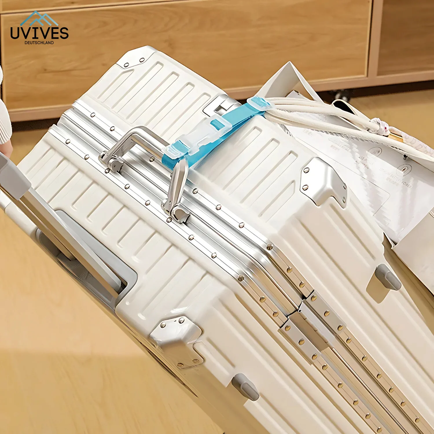 1+1 FREE | GripMate – The Ultimate Hands-Free Luggage Helper - Image 6